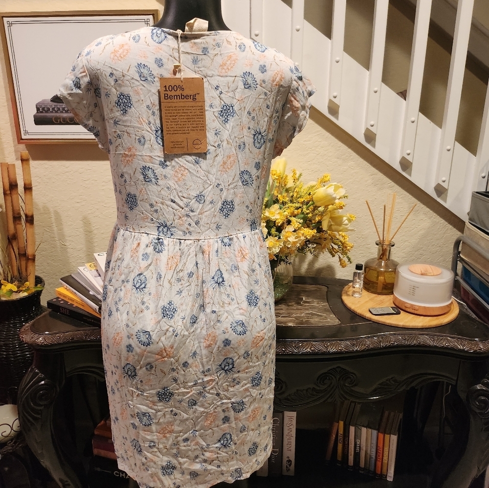 Reistor Cap Sleeved Short floral Dress Size L - Picture 4 of 6